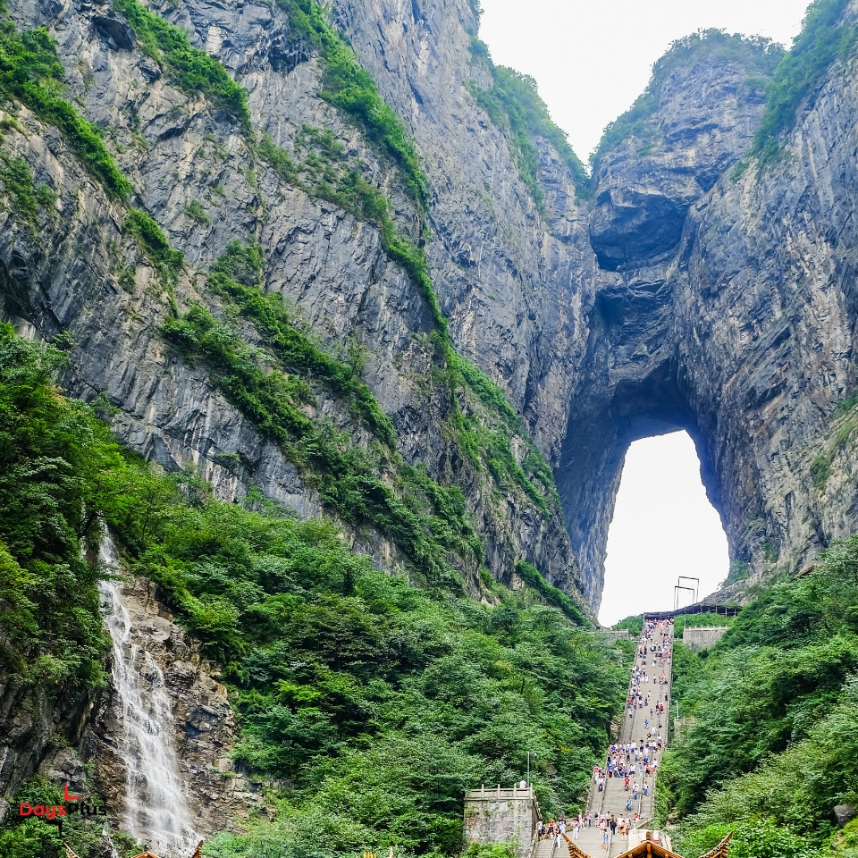 ภาพ : ประตูสวรรค์ (ภูเขาเทียนเหมินซาน ), จางเจียเจี้ย