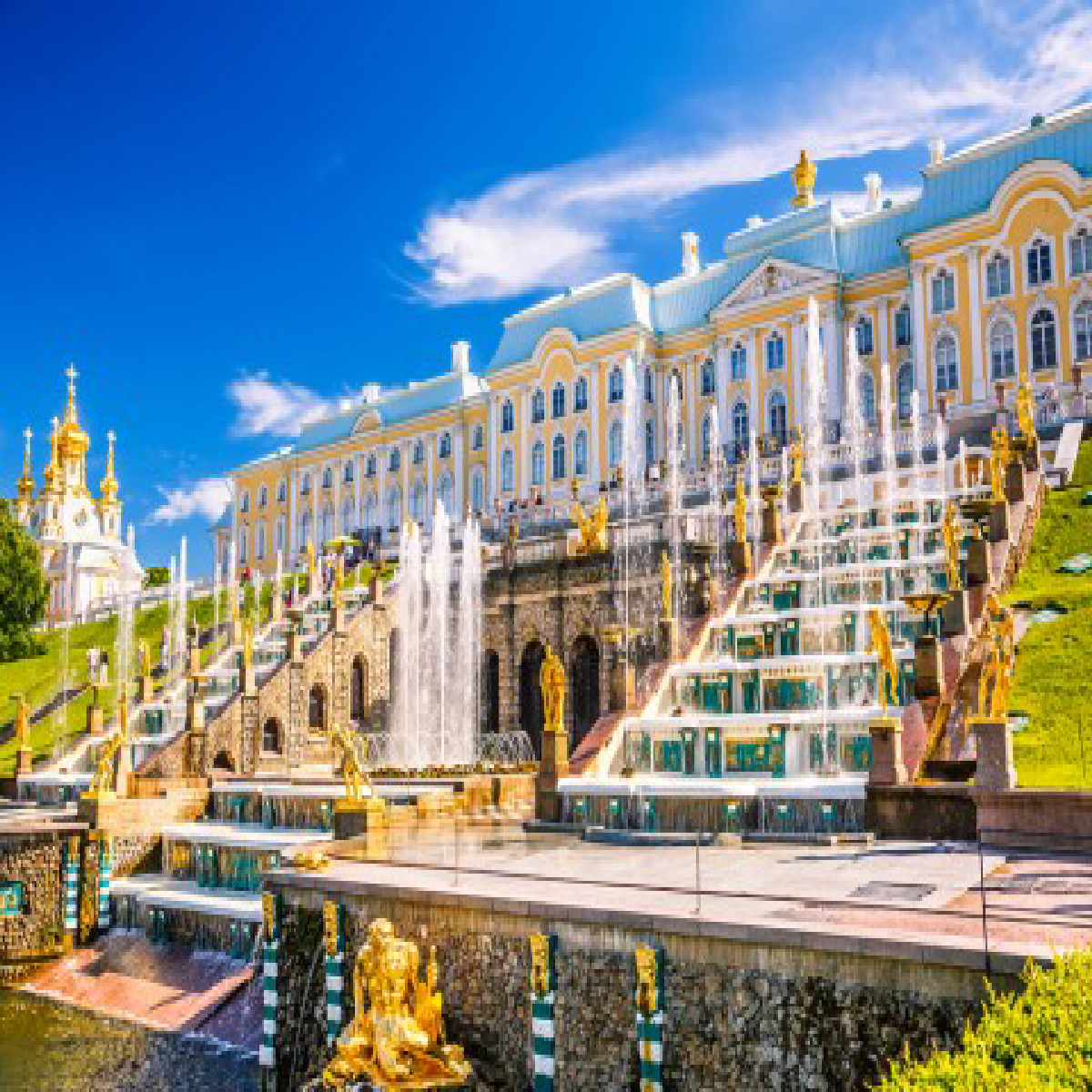 ภาพ : พระราชวังฤดูร้อน Peterhof, St. Petersburg รัสเซีย